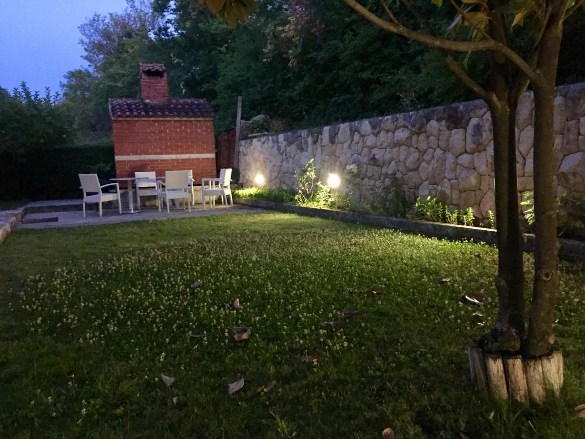 Villa Luna Имотски Екстериор снимка