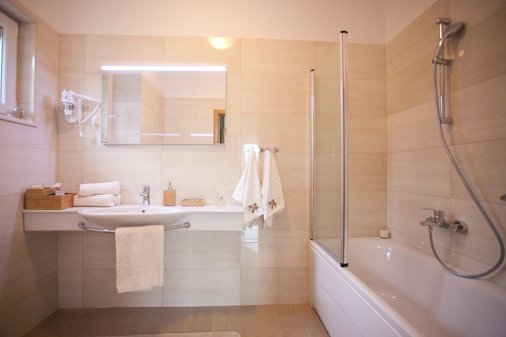 Villa Luna Имотски Екстериор снимка